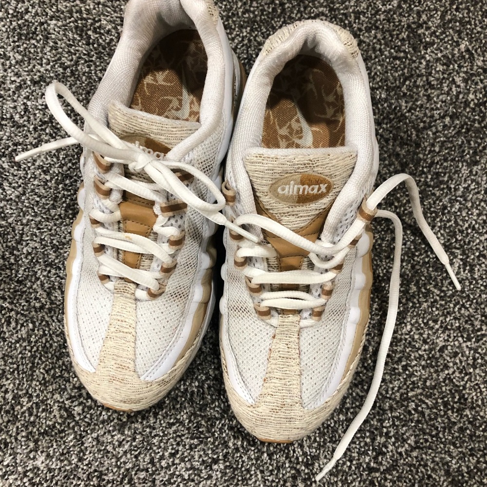 Woman shoes